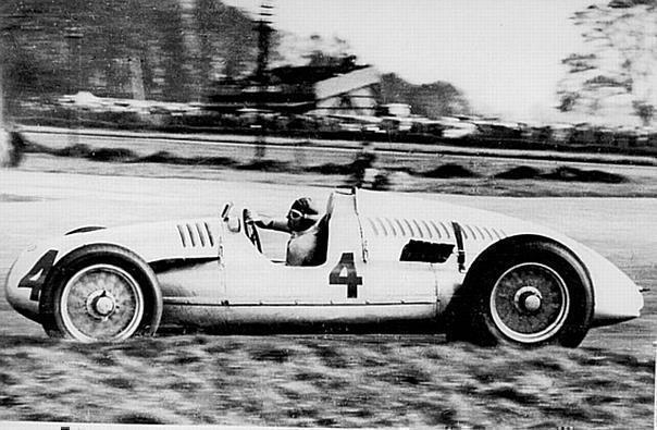 Tazio Nuvolari gewann 1938 mit dem Auto Union Rennwagen Typ D den Grand Prix im Donington Park, Grossbritannien